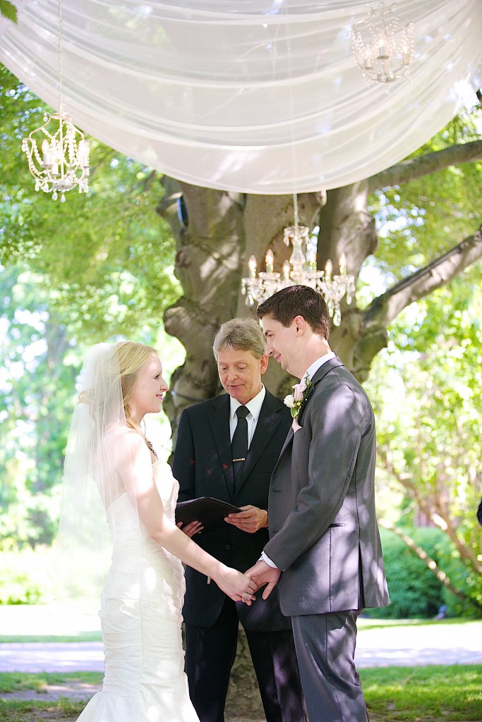 outdoor wedding| bride and groom outdoor under tree