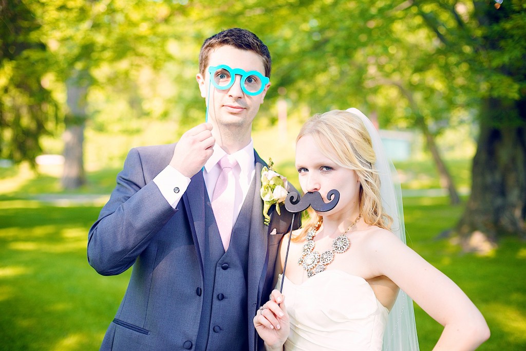 silly bride and groom wedding photography| fun bride and groom photo props