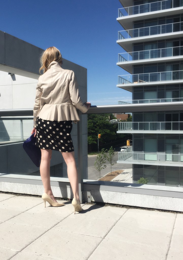 anna struck blog polka dot dress fashion blogger photoshoot rooftop fashion polka dot dress look (14)
