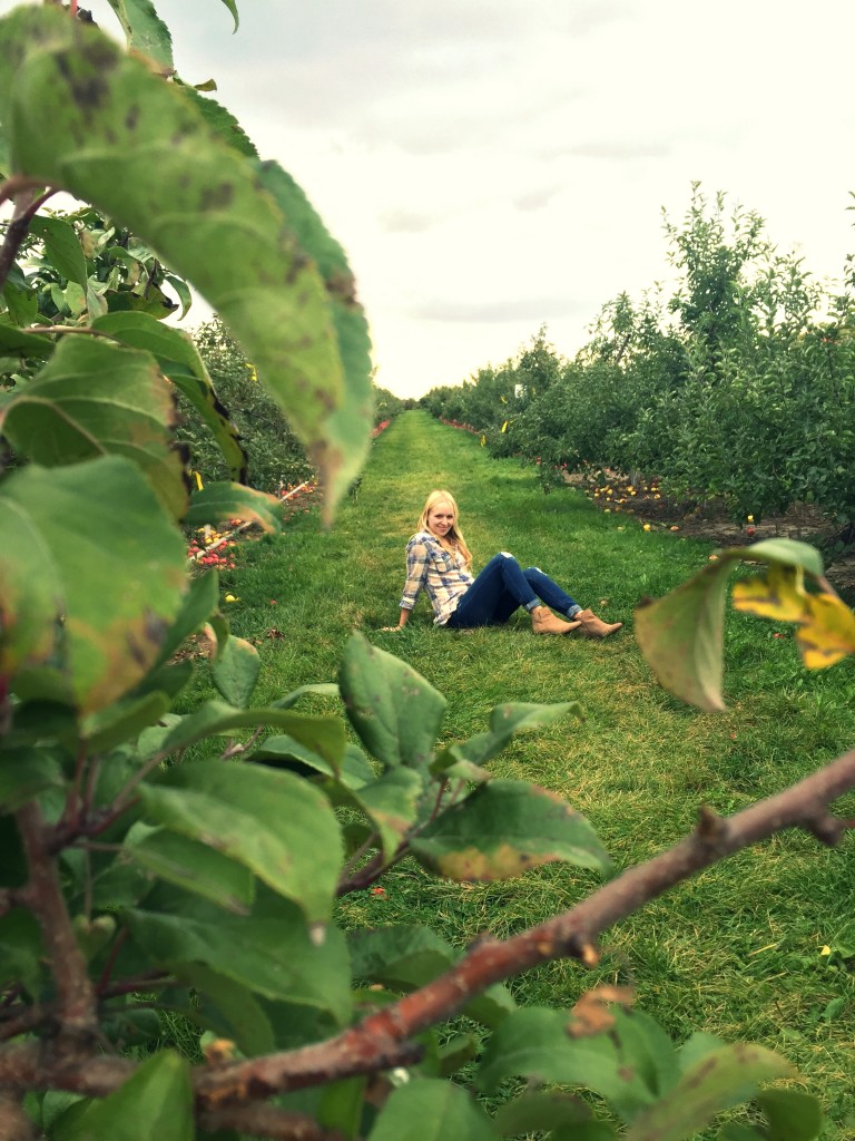 struckblog apple orchard | fall fashion |toronto apple orchard |greater toronto area apply picking | fall style 