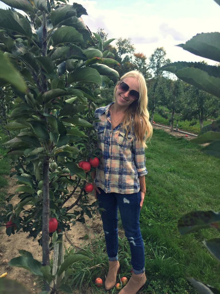 struckblog apple orchard | fall fashion |toronto apple orchard |greater toronto area apply picking | fall style 