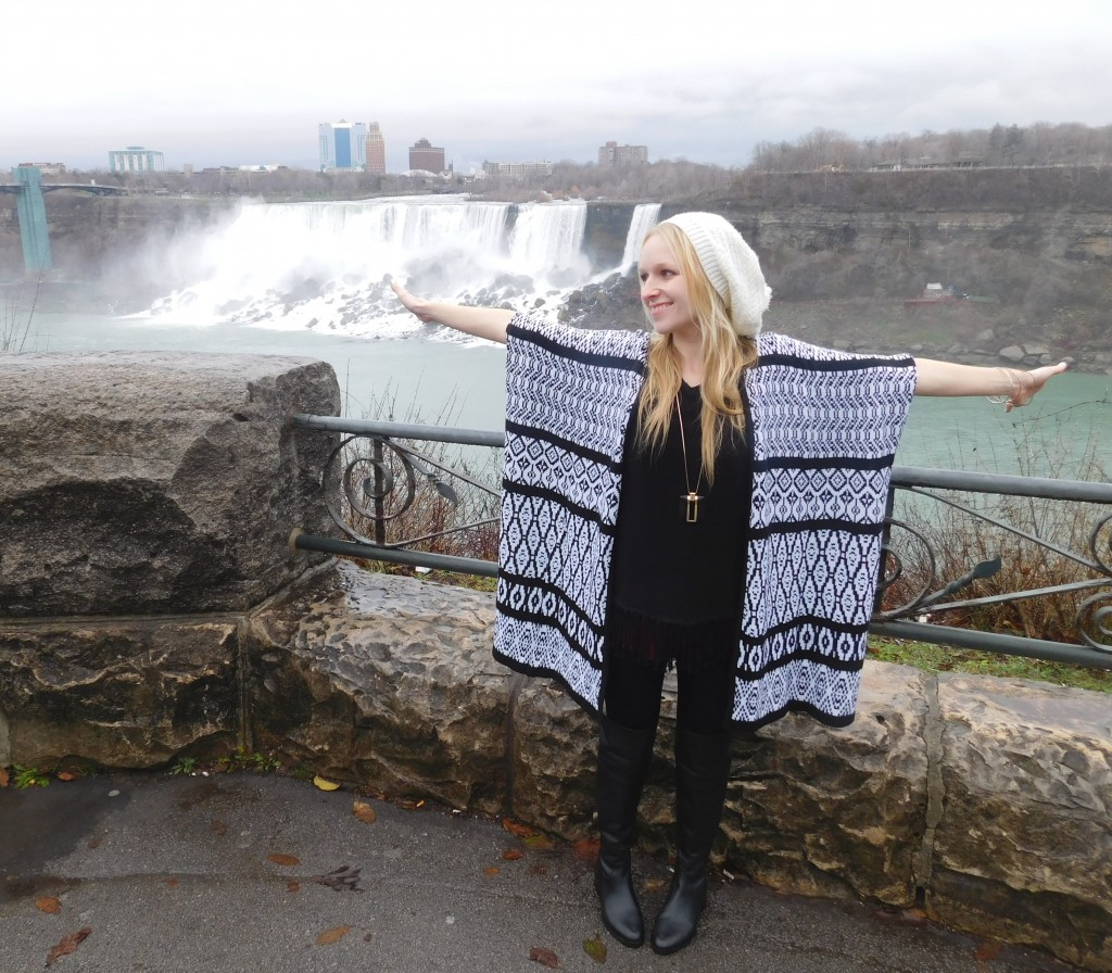 struckblog niagara falls canada fashion notations clothing ny collection elbow sleeve poncho fringe poncho niagara falls fashion blog canadian blogger 