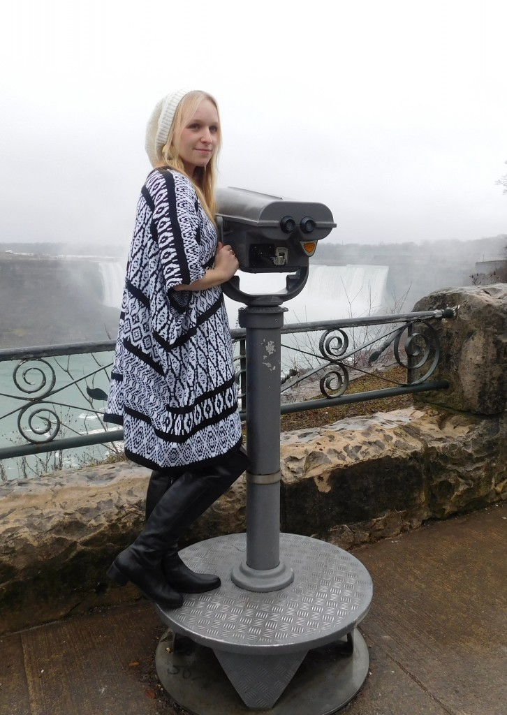 struckblog niagara falls canada fashion notations clothing ny collection elbow sleeve poncho fringe poncho niagara falls fashion blog canadian blogger 