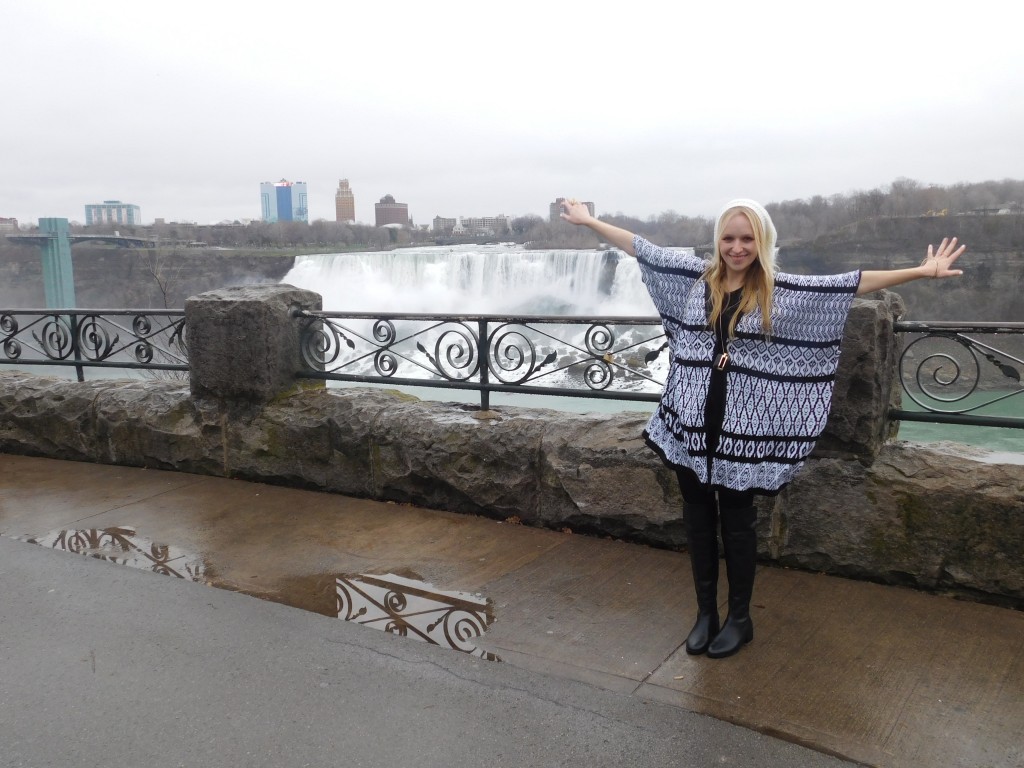 struckblog niagara falls canada fashion notations clothing ny collection elbow sleeve poncho fringe poncho niagara falls fashion blog canadian blogger 