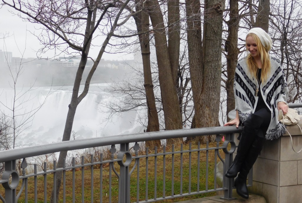 struckblog niagara falls canada fashion notations clothing ny collection elbow sleeve poncho fringe poncho niagara falls fashion blog canadian blogger 