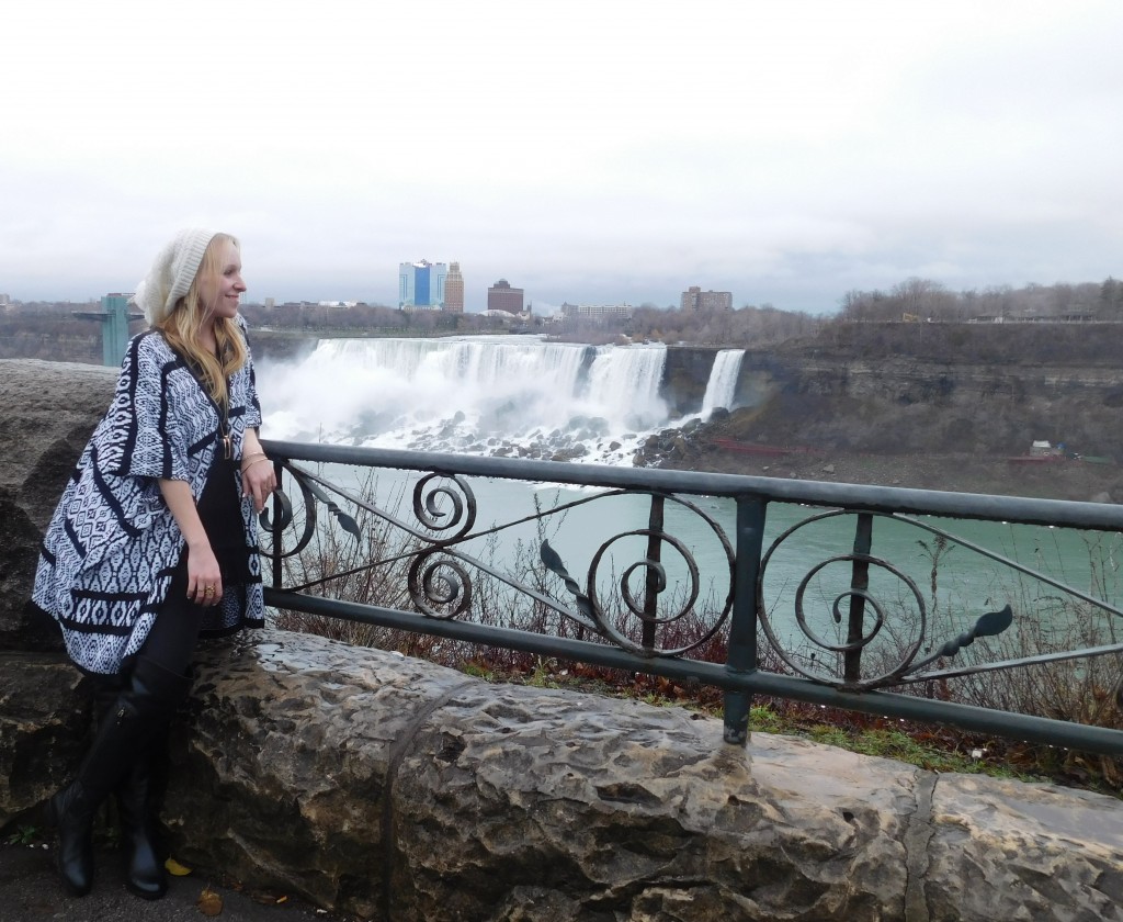 struckblog niagara falls canada fashion notations clothing ny collection elbow sleeve poncho fringe poncho niagara falls fashion blog canadian blogger 