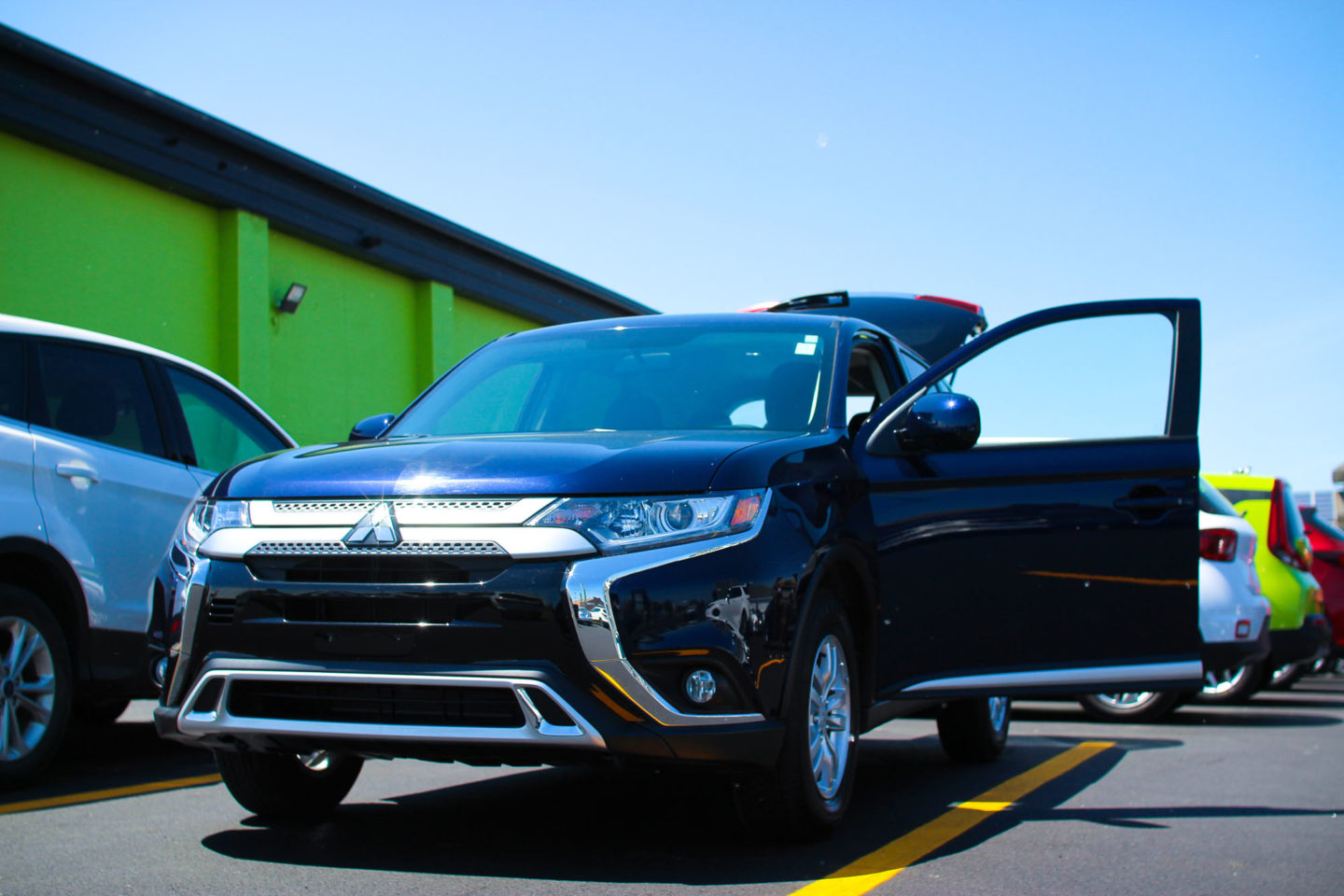 2020 mitsubishi outlander exterior with door open