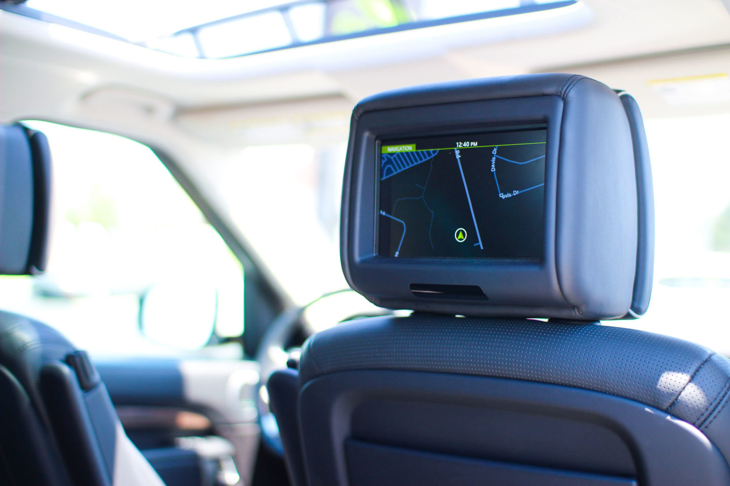 LCD screens in first row of 2017 Land Rover Discovery