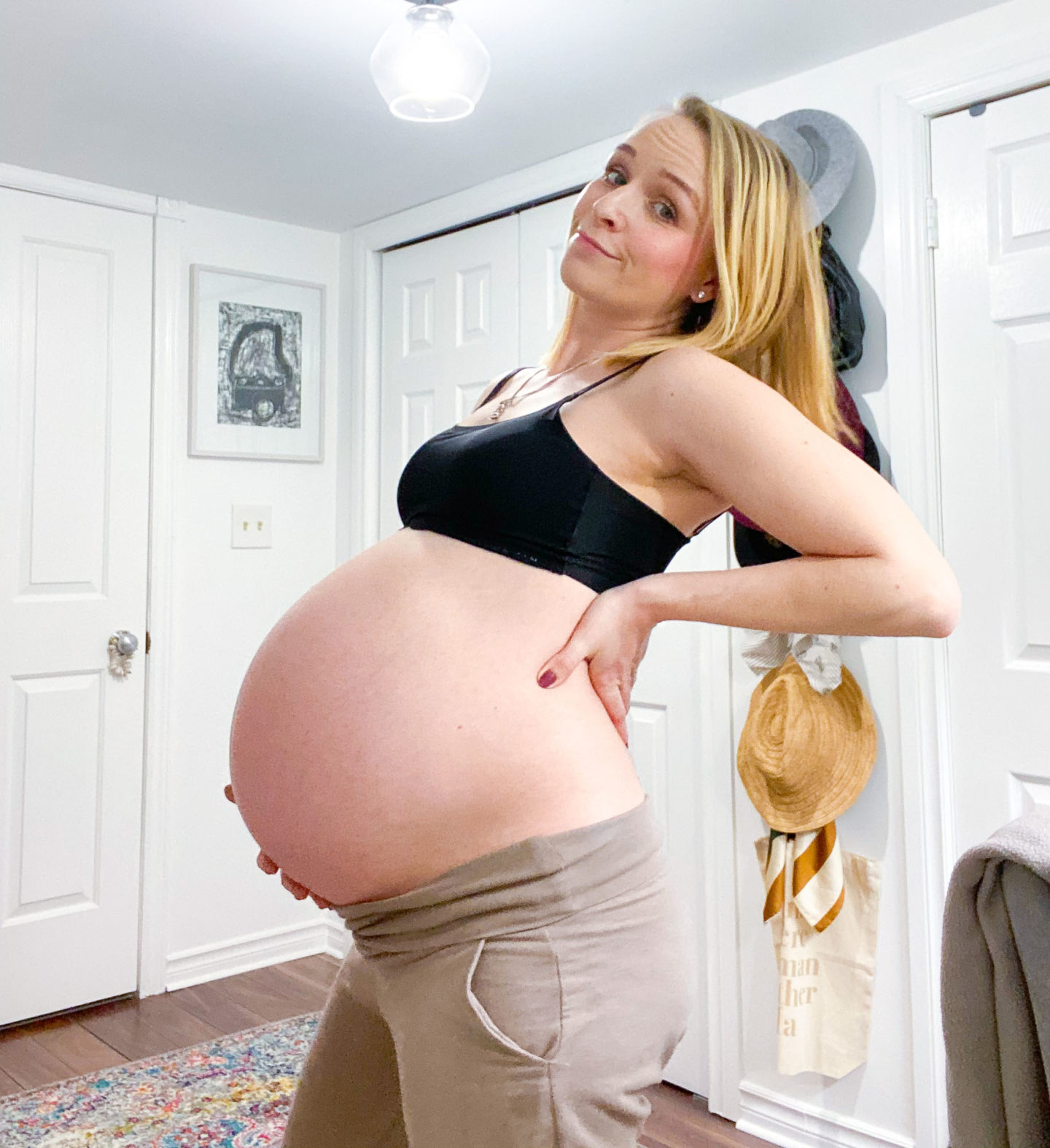 struckblog pregnant blogger in her third trimester with an exposed baby belly