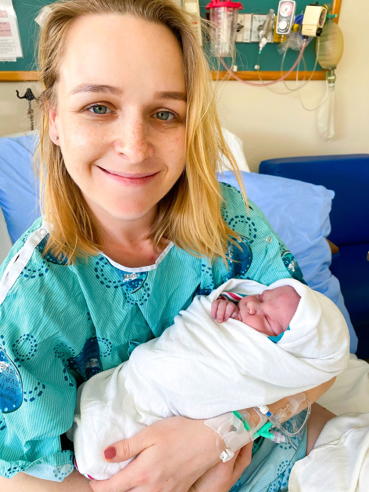 mom holding newborn baby at the hospiral